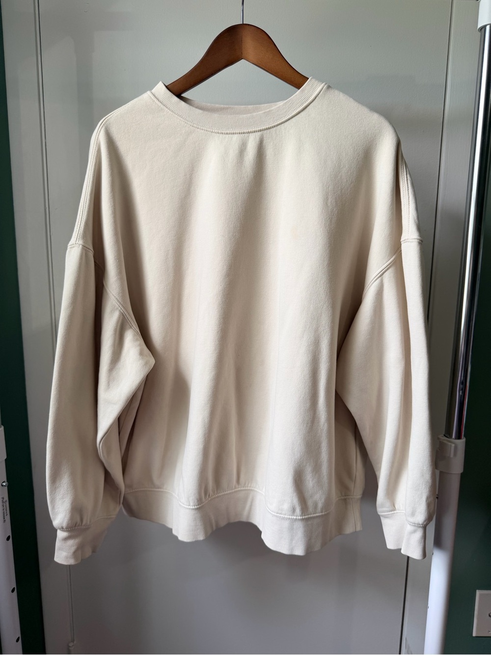H&M Unisex Cream Oversized Crewneck Sweatshirt Size L-Unisex